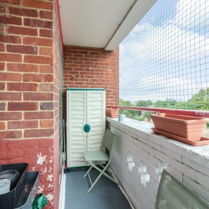 Top Floor 1 Bedroom Apartment With Views Over Лондон Екстер'єр фото