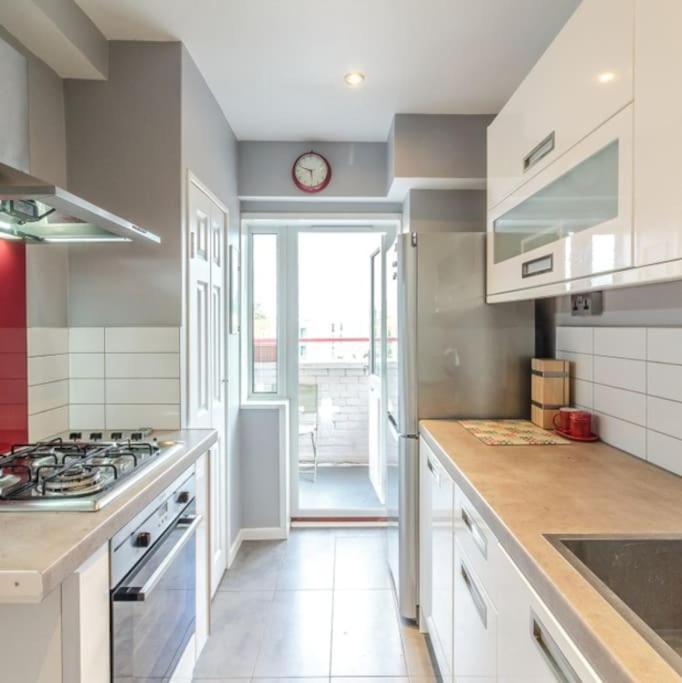 Top Floor 1 Bedroom Apartment With Views Over Лондон Екстер'єр фото